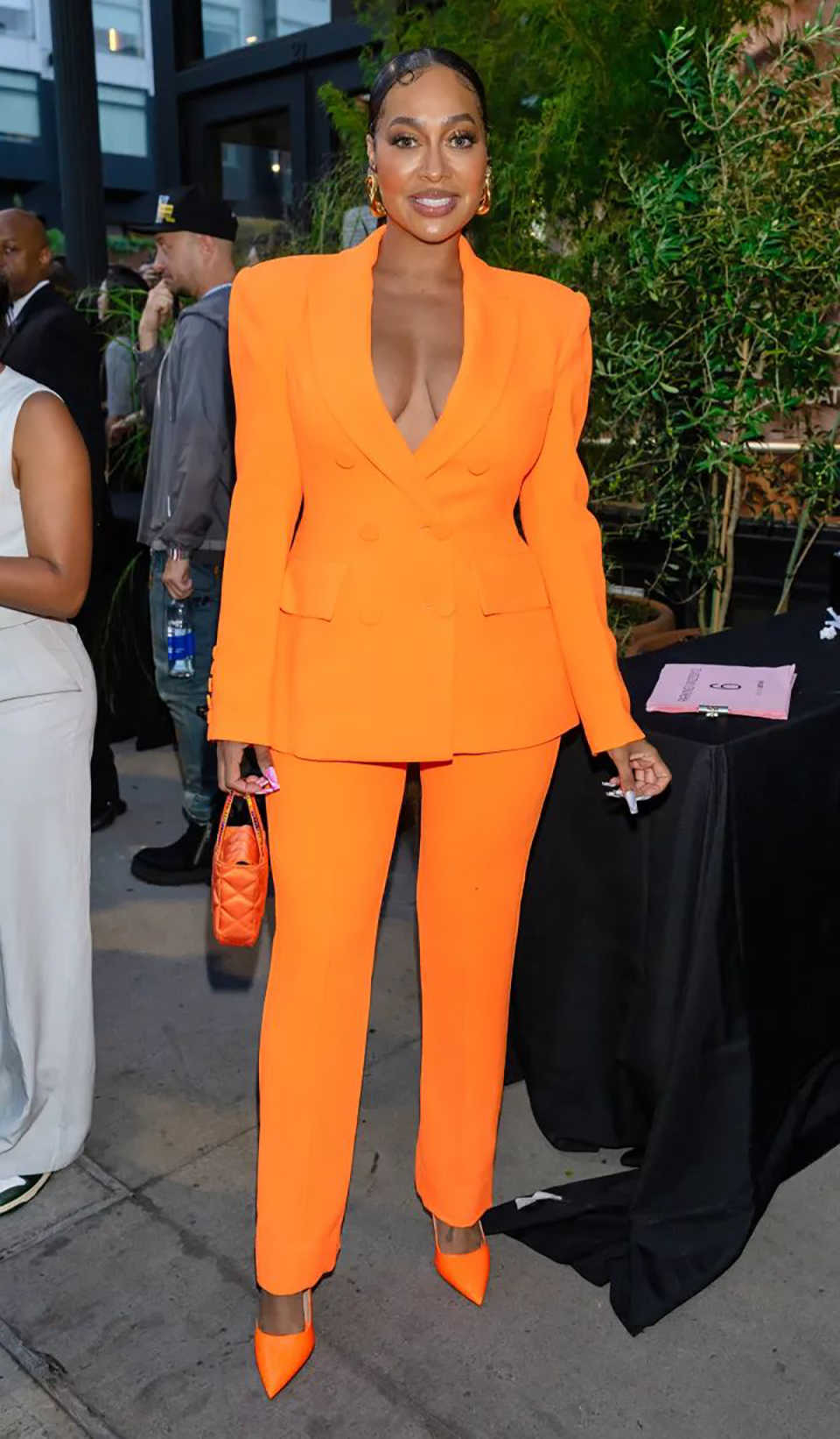 Women Formal Wear Designers - Maßgeschneiderte orangefarbene Frühlings-Hosenanzüge für Damen, Designer-Outfit