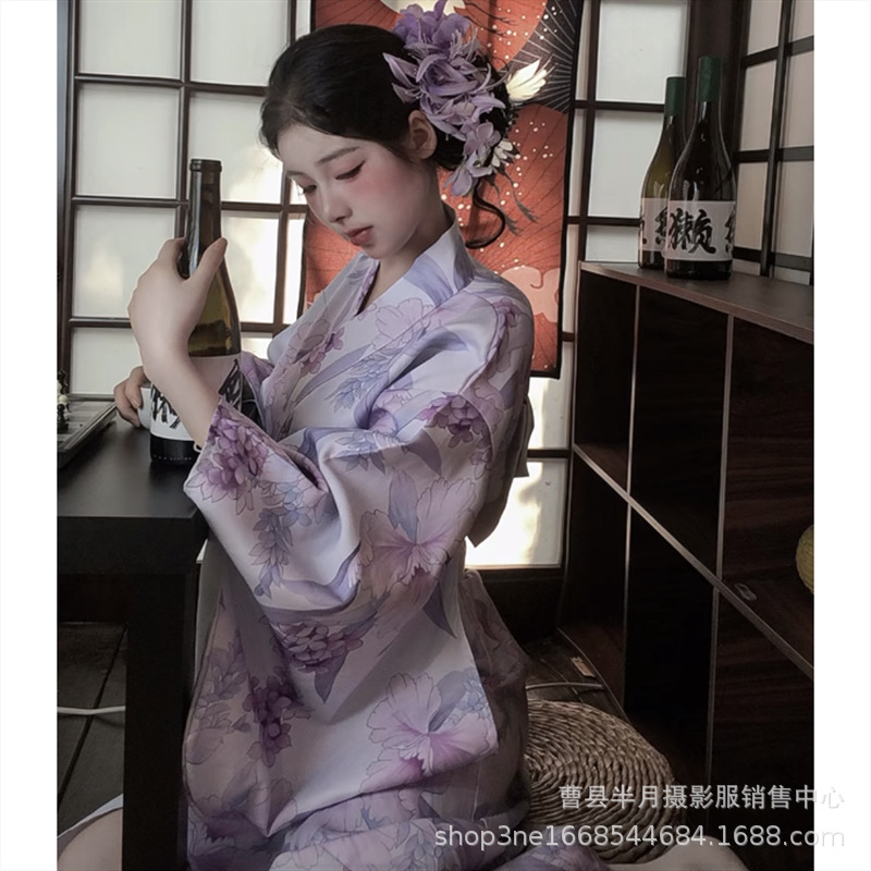 Neues Studiomodell, japanische – Japanese Women Formal Wear Bewertung und Preis