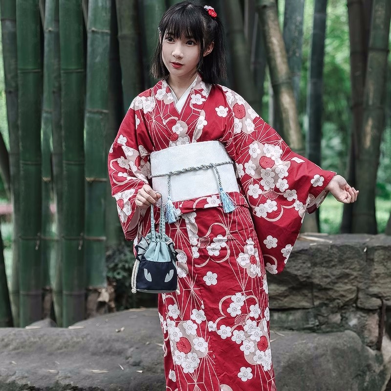 Roter japanischer Yukata-Kimon – Japanese Women Formal Wear Bewertung und Preis