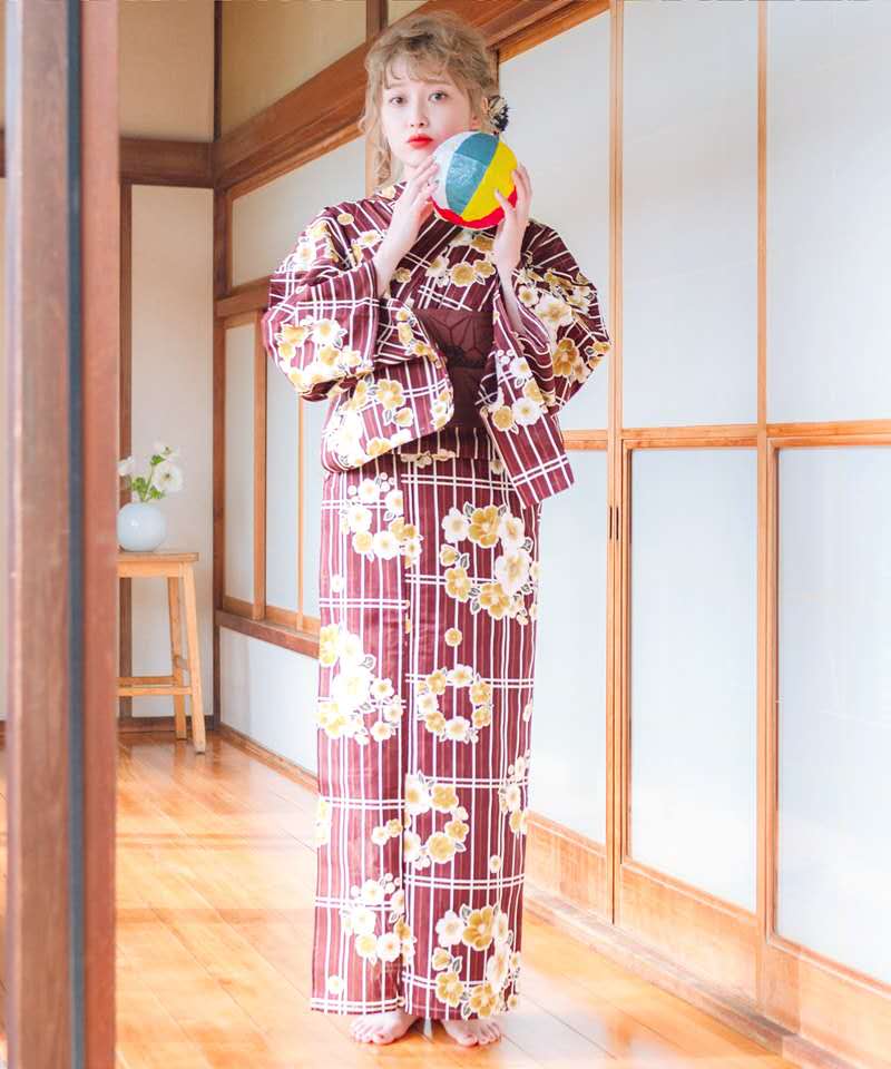 Traditioneller japanischer Kim – Japanese Women Formal Wear Bewertung und Preis